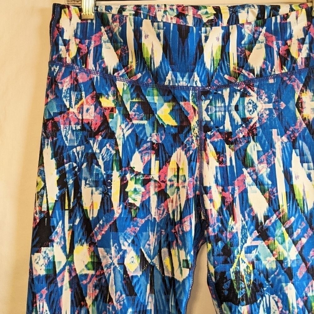 Fabletics Salar Capri Reef Cropped Leggings Small - Picture 3 of 6